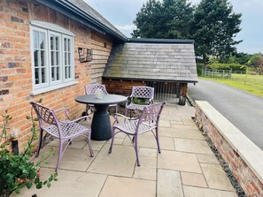 Outdoor dining - The Hayloft (Crewe)