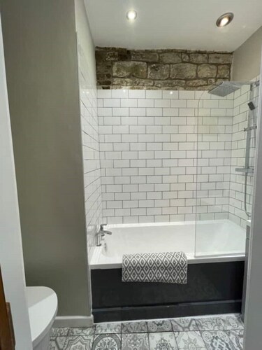 Spring Cottage 2BR Escape - Garden, Coffee Machine, Self Check-in