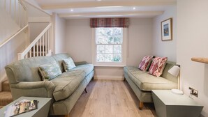 Living area - Church Avenue (Fowey)