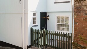 Exterior - Church Avenue (Fowey)