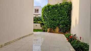 Apartment, 2 Bedrooms, Accessible, Smoking | Garden
