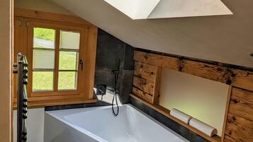 Chalet, 3 Bedrooms, Smoking, Balcony | Bathroom
