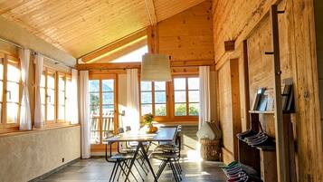 Chalet, 3 Schlafzimmer, Raucher, Balkon | Speisen