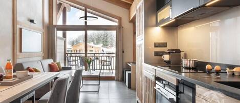 冷蔵庫、電子レンジ、オーブン、食器洗い機