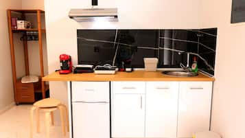 Studio, Smoking | 1 bedroom, soundproofing