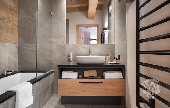 Bathtub