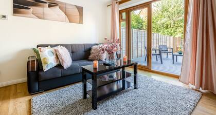 Cosy, Modern Family Friendly House in Erith! 5 Mins From Slade Green Train Ston