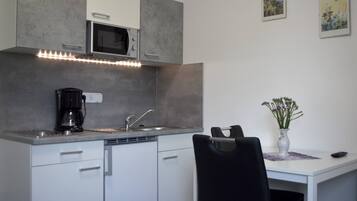 Apartment, 1 Bedroom, Smoking, Balcony | Private kitchen