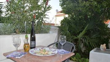 Apartment, 1 Bedroom, Smoking, Balcony | Outdoor dining