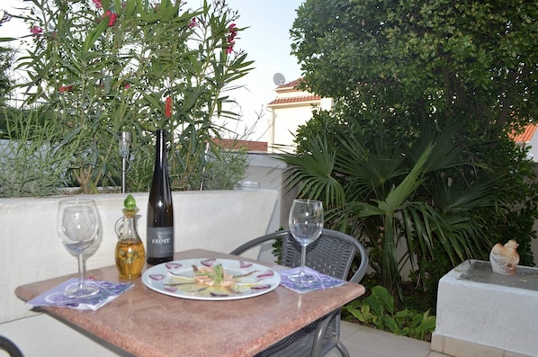 Apartment, 1 Bedroom, Smoking, Balcony | Outdoor dining