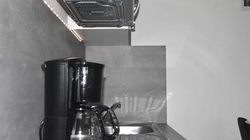 Apartment, 1 Bedroom, Smoking, Balcony | Private kitchen