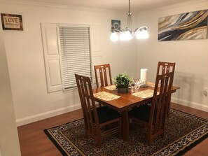 Dormitório compartilhado, 1 quarto, varanda | Parte interna