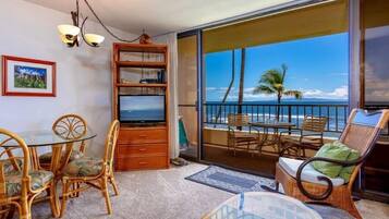 Condo, 1 Bedroom | Dining