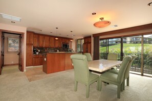 Condo, 2 Bedrooms | Dining