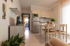 Appartement, 2 chambres | Salle à manger