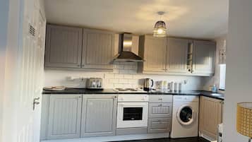 Apartment, 1 Queen Bed | Private kitchen | Fridge, microwave, oven, stovetop