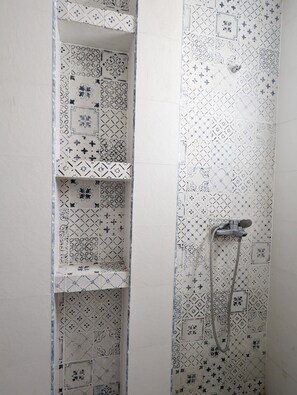 Apartment, 2 Bedrooms, Balcony, Garden View | Bathroom
