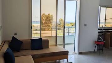 Apartment, 2 Bedrooms, Balcony, Garden View | Living room