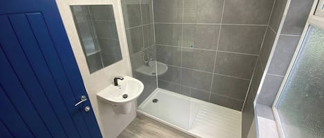 Appartement, 3 chambres | Salle de bain