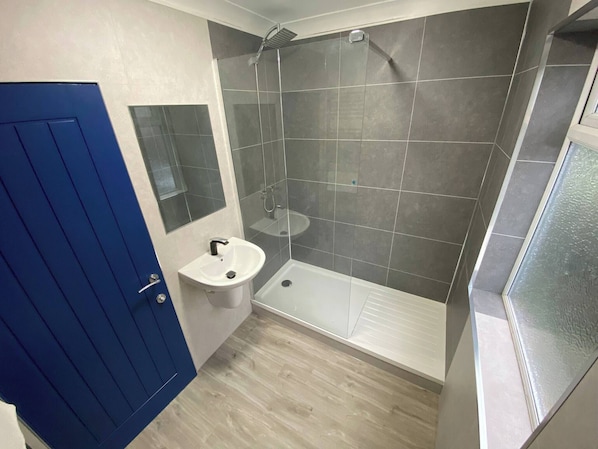 Apartment, 3 Bedrooms | Bathroom