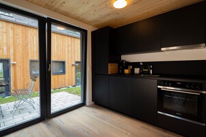 Refrigerador con freezer, horno, placa de cocina, lavavajillas