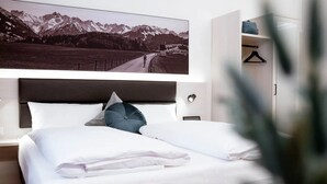 Comfort Double Room | Langsir/tirai gelap terus, kalis bunyi, Wi-fi percuma, cadar katil 