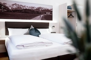 Comfort tweepersoonskamer | Verduisterende gordijnen, geluiddichte muren, gratis wifi, beddengoed