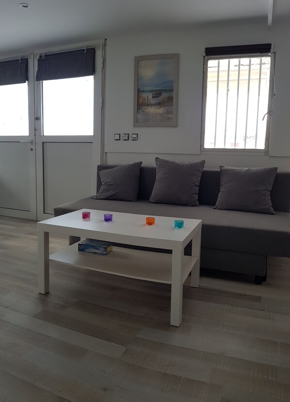 Living area - Glyfada Seaview Studio With Terrace
(Glifada)