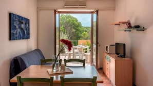 Apartment, Multiple Bedrooms, Balcony | Dining - Glorious Residence Le Pavoncelle Studio No1465 (Santa Teresa di Gallura)
