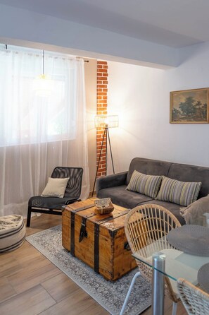 Smart-TV, Kamin, Musikbibliothek, Stereoanlage