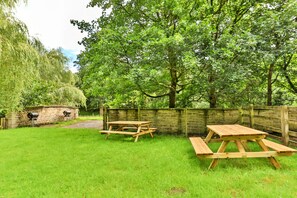 Outdoor dining - Victory Mill - Apartment Five (Pickering)