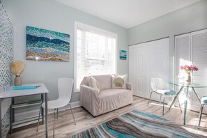 Apartment, Accessible - A Wave From It All - Studio 10 Min to Ocean (Myrtle Beach)