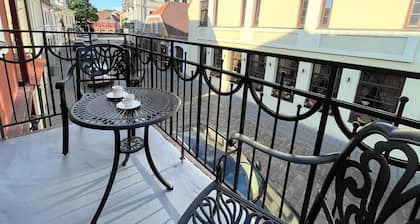 Picturesque Old Town Apartment With Balcony