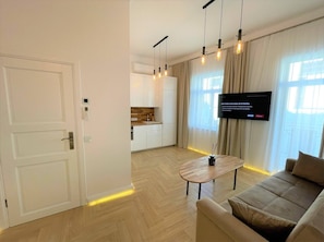 Apartment, 2 Schlafzimmer, Balkon, Stadtblick | Wohnzimmer