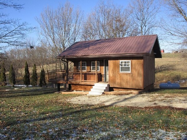 Exterior - Peaceful Cozy Cabin Close to Kickapoo Reserve (La Farge)
