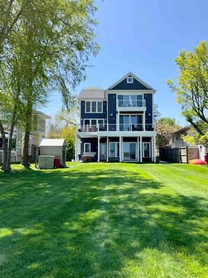 Exterior - The Fritz! - South River Waterfront with Elevator (Edgewater)