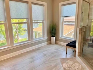 Interior - The Fritz! - South River Waterfront with Elevator (Edgewater)