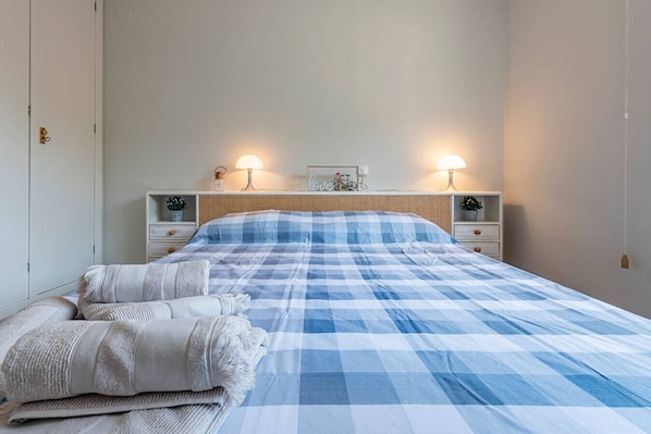 2 bedrooms, desk, iron/ironing board, travel cot