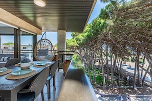 Outdoor dining - Can Costelles - Ático en Primera Línea con Vistas al Mar, Piscina y Parking (Cambrils)