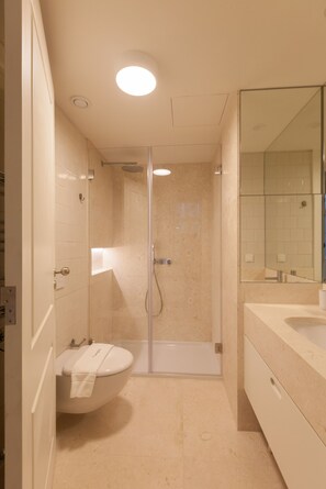 Shower, towels