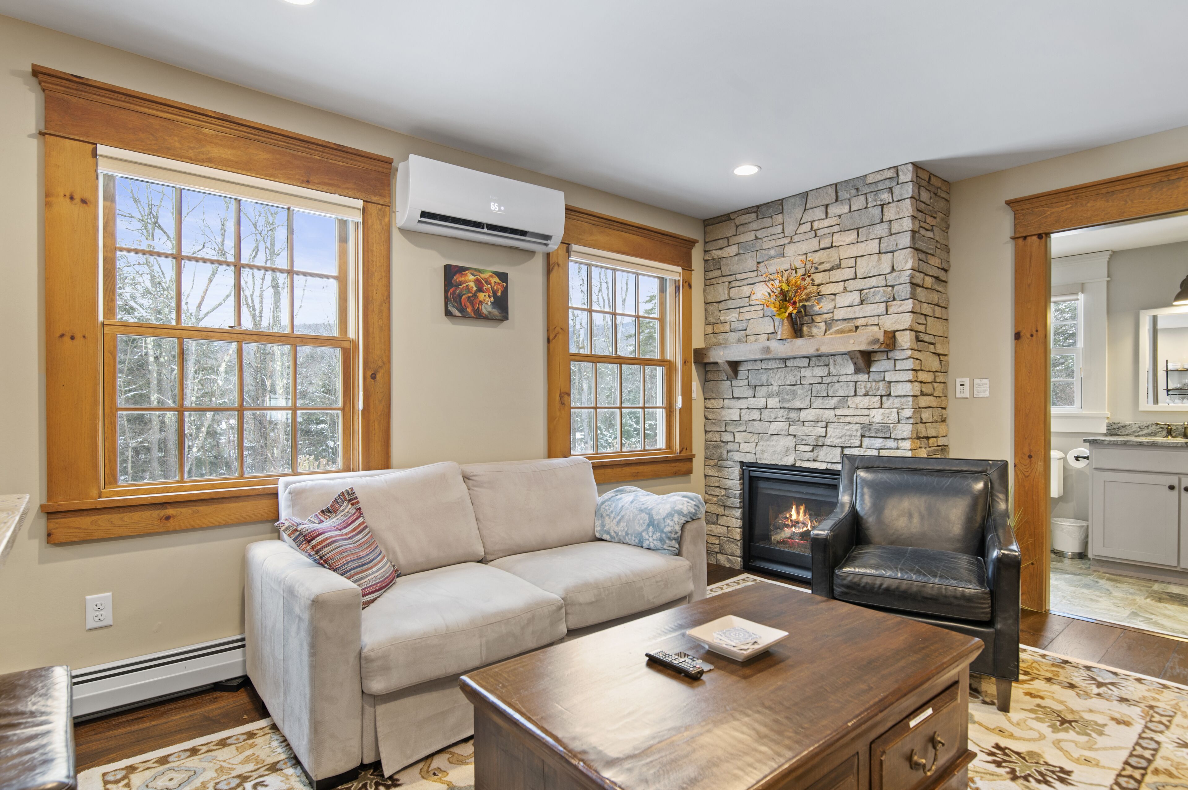 高級套房 | 客廳 | 30 吋LCD 電視連有線電視頻道