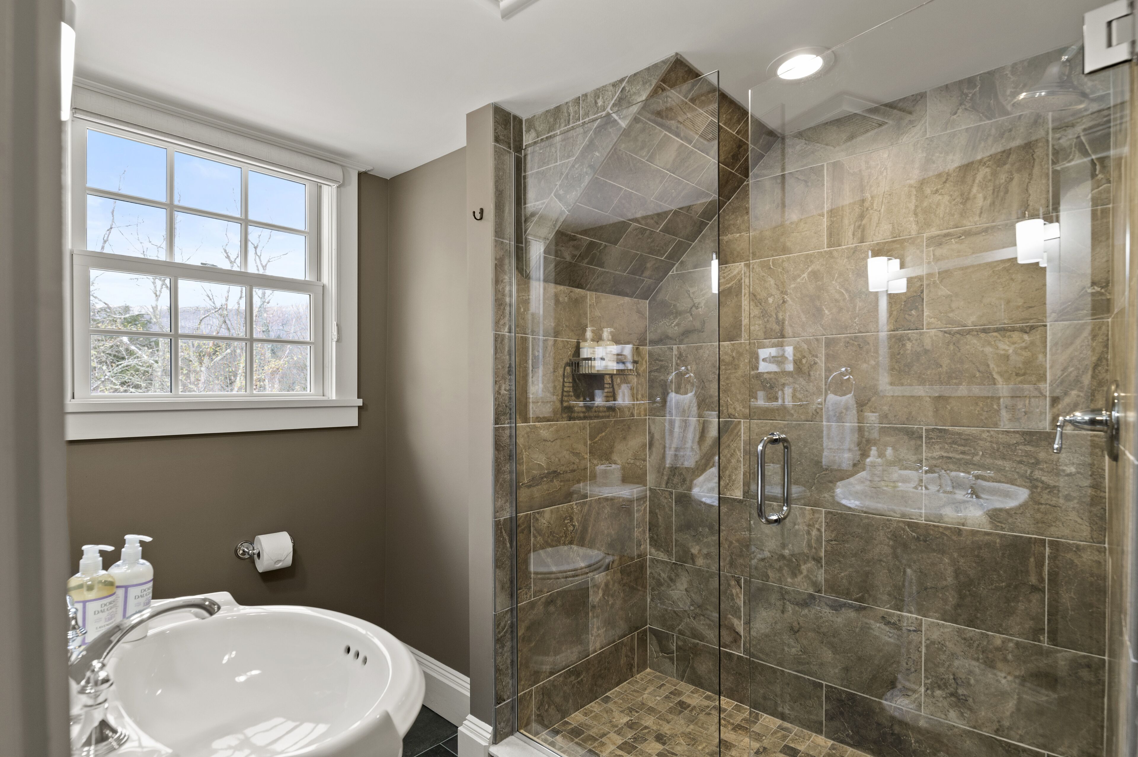 Executive-Zimmer | Badezimmer | Dusche, Designer-Toilettenartikel, Haartrockner, Handtücher
