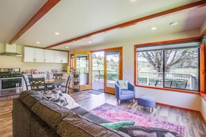 Interior - Julian Cottage Stay w/ Near Wildlife & Wineries (Julian)