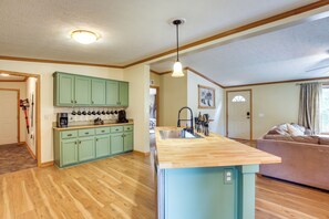 Interior - Modern Keystone Home: 4 Mi to Mount Rushmore! (Keystone)