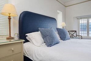 4 bedrooms, bed sheets - 4 Bed - Beach Cottage (Torquay)