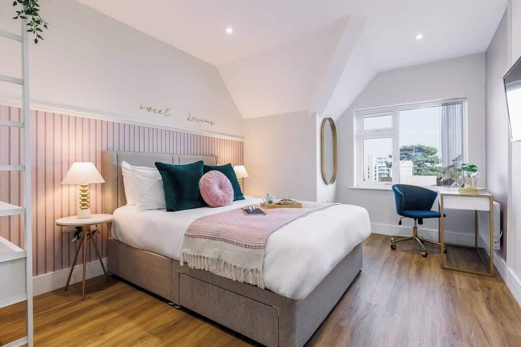 2 bedrooms, iron/ironing board, travel crib, WiFi