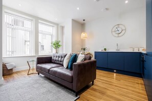 تلفزيون، كرة قدم الطاولة، مكتب