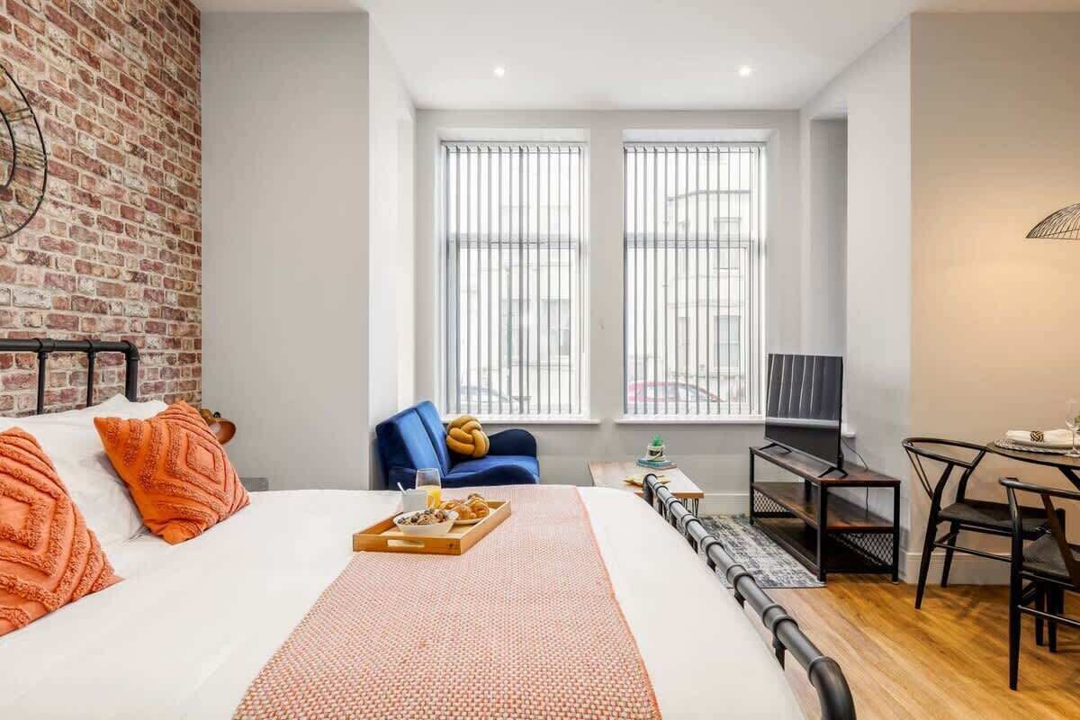 1 bedroom, iron/ironing board, travel crib, WiFi