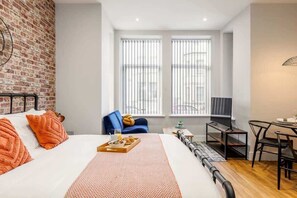 1 bedroom, iron/ironing board, travel crib, WiFi - Cosy, Beautiful Studio Apt w/ Free Parking & Wi-Fi (Bournemouth)