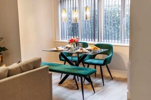 تناول الطعام